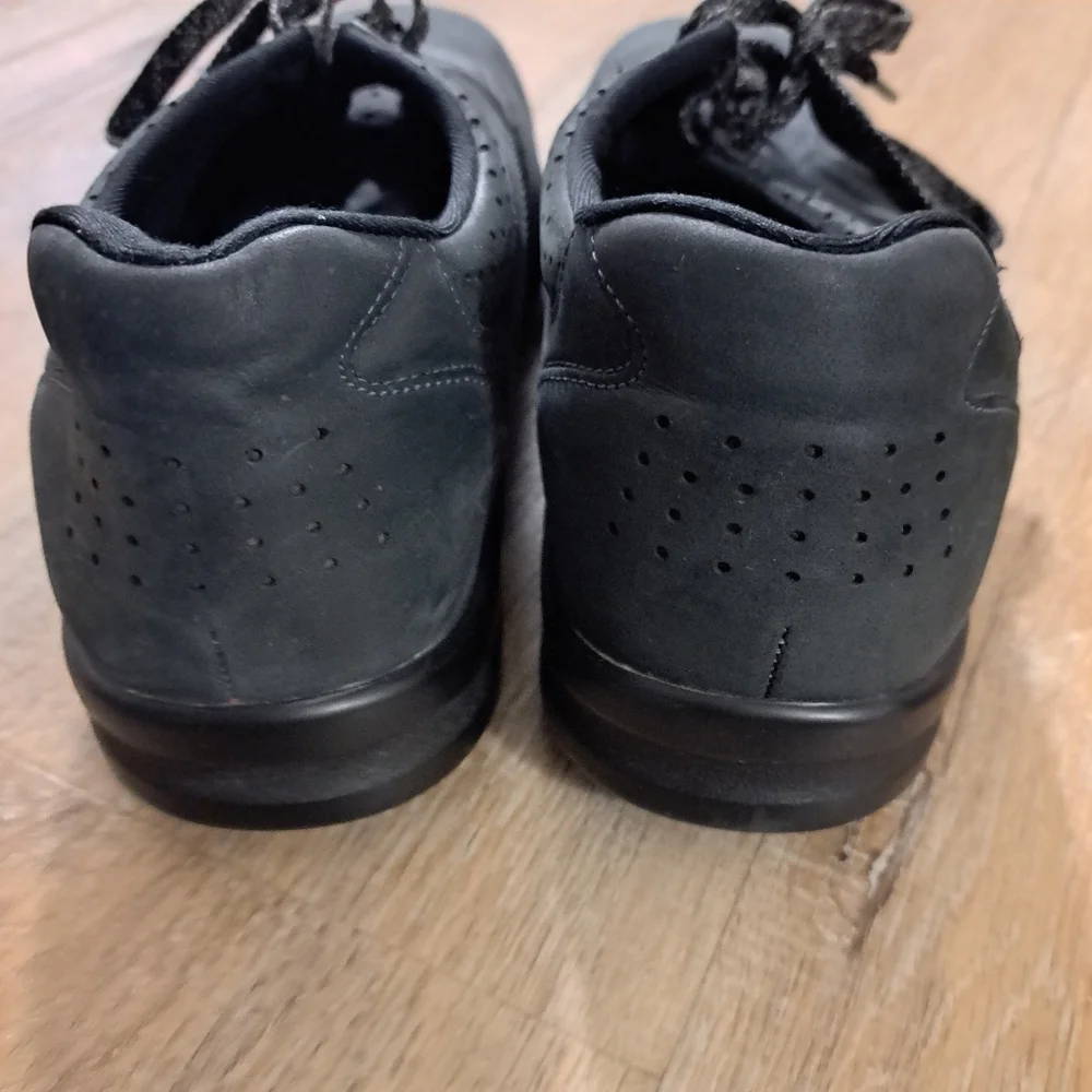 SAS suede leather